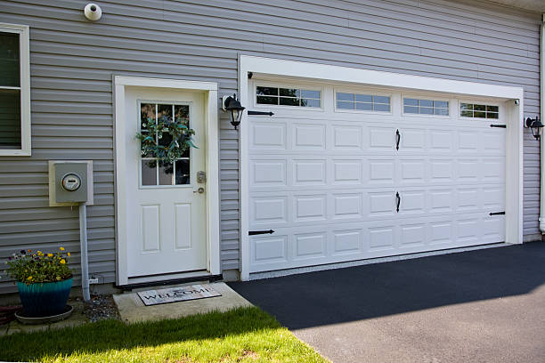 24/7 Emergency Garage Door Panel Replacement experts in Stamford, CT
